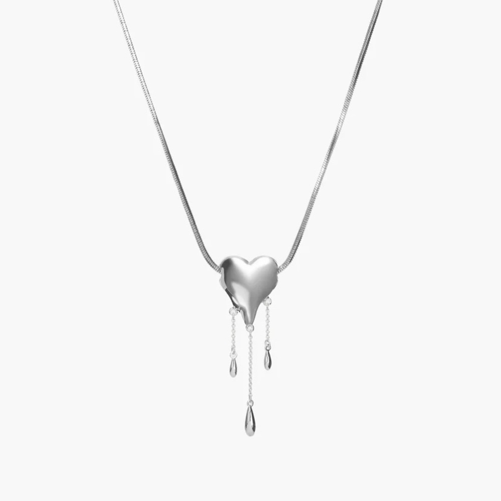 En route Silver Heart Drip Dangle Necklace